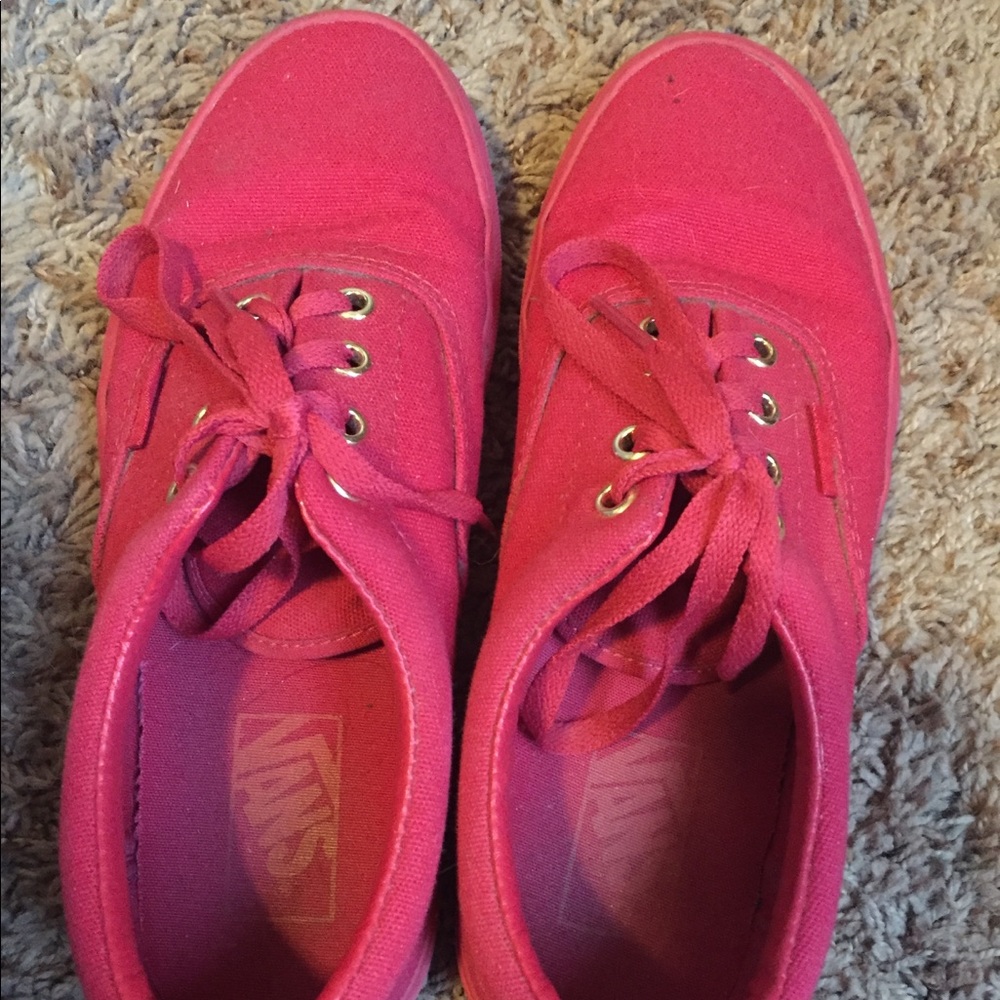 Red vans - Picture 2 of 2